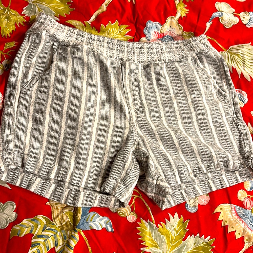 Briggs Size M Shorts Grey and white stretch